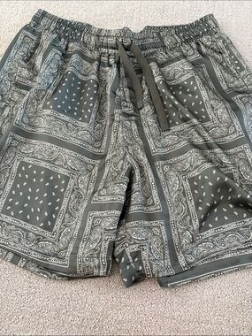 Wesc Bandana Shorts Mens Sizs L Womens Size XL